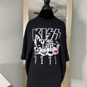 Gildan Black KISS Graphic Men's or Women's T-Shirt